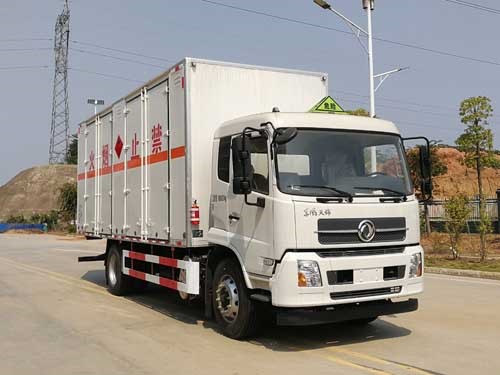 CSC5180XRQD6型易燃?xì)怏w廂式運(yùn)輸車(chē)