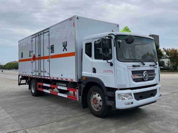 CSC5185XRQ6型易燃?xì)怏w廂式運(yùn)輸車(chē)
