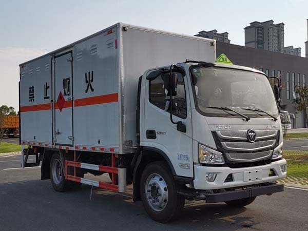 CSC5128XRQB6型易燃?xì)怏w廂式運(yùn)輸車(chē)