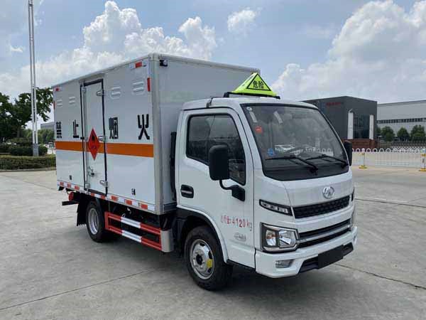 CSC5043XRQSH6型易燃?xì)怏w廂式運(yùn)輸車(chē)