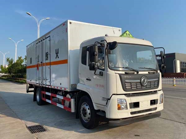 CSC5181XRQD6型易燃?xì)怏w廂式運(yùn)輸車(chē)