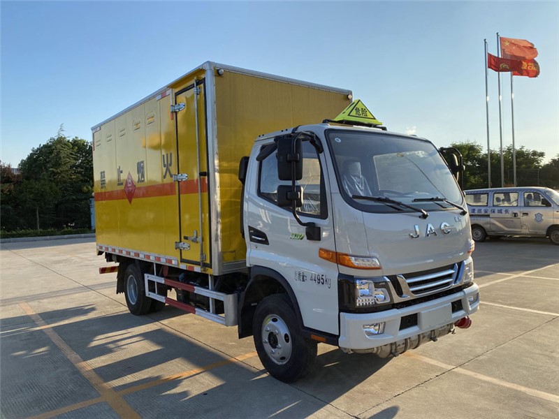 CSC5045XRQJH6型易燃?xì)怏w廂式運(yùn)輸車(chē)